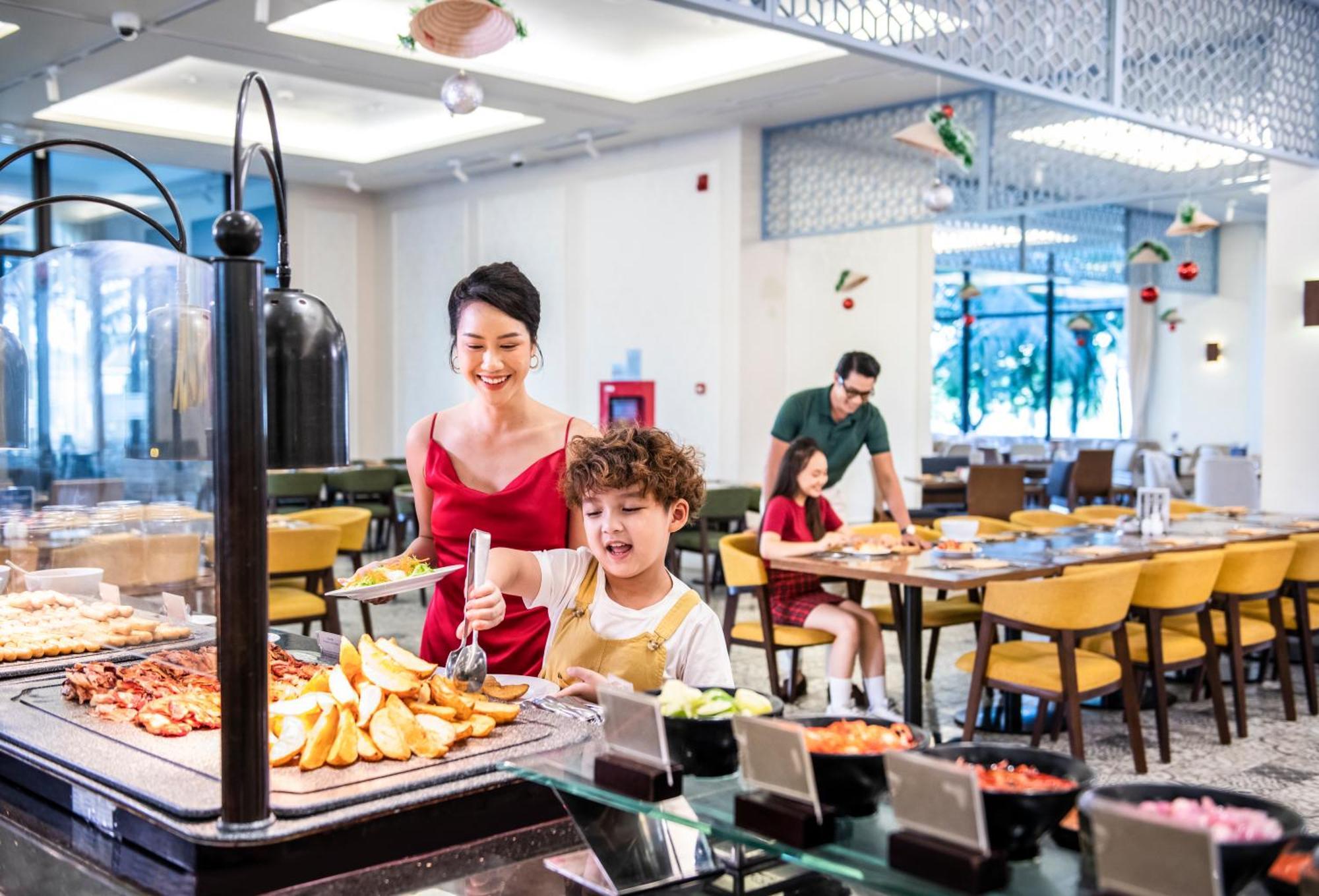 Vinpearl Wonderworld Phu Quoc Hotell Exteriör bild The Garden Grill