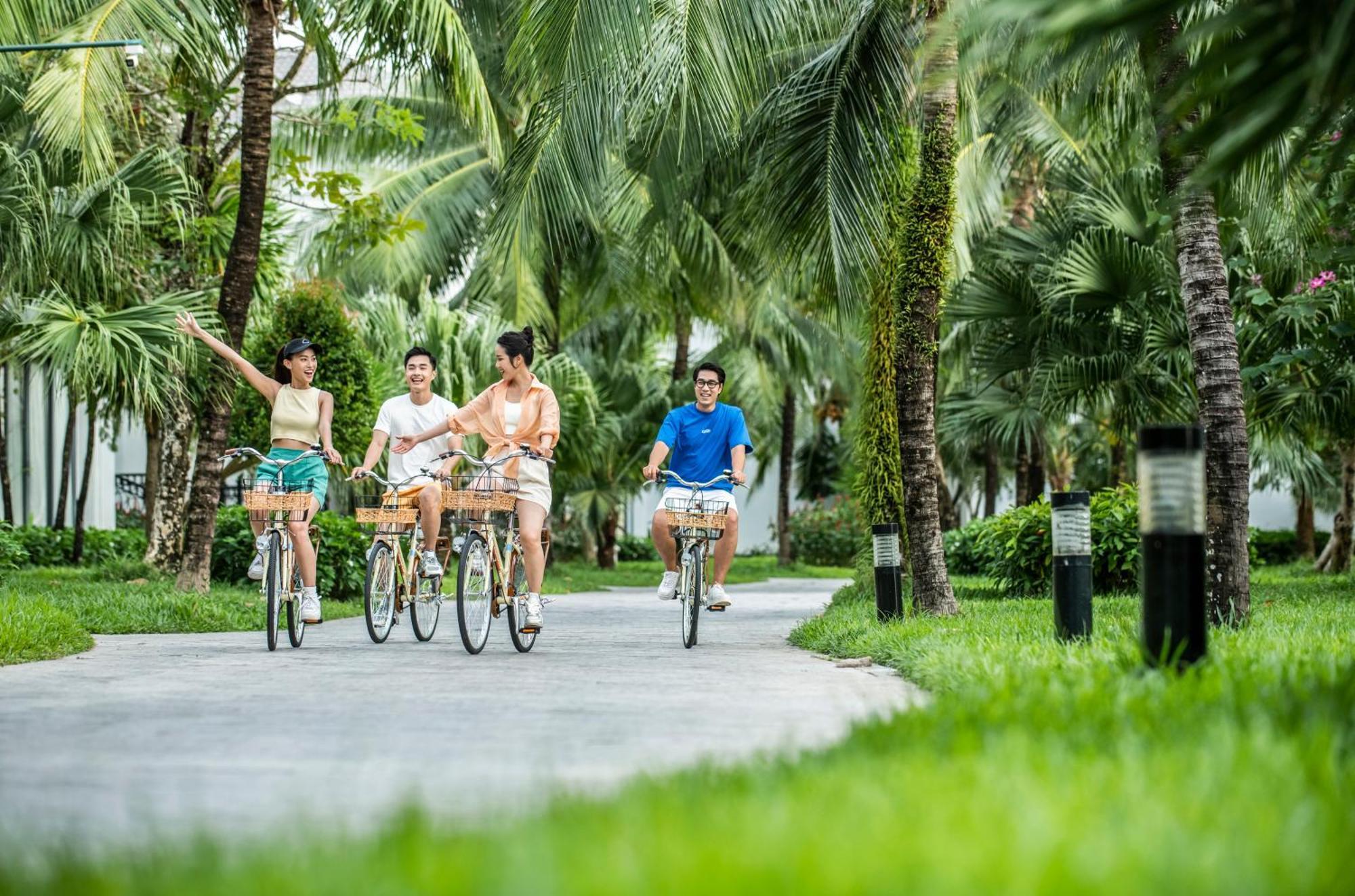 Vinpearl Wonderworld Phu Quoc Hotell Exteriör bild Cycling at Vinpearl Hotel Nha Trang