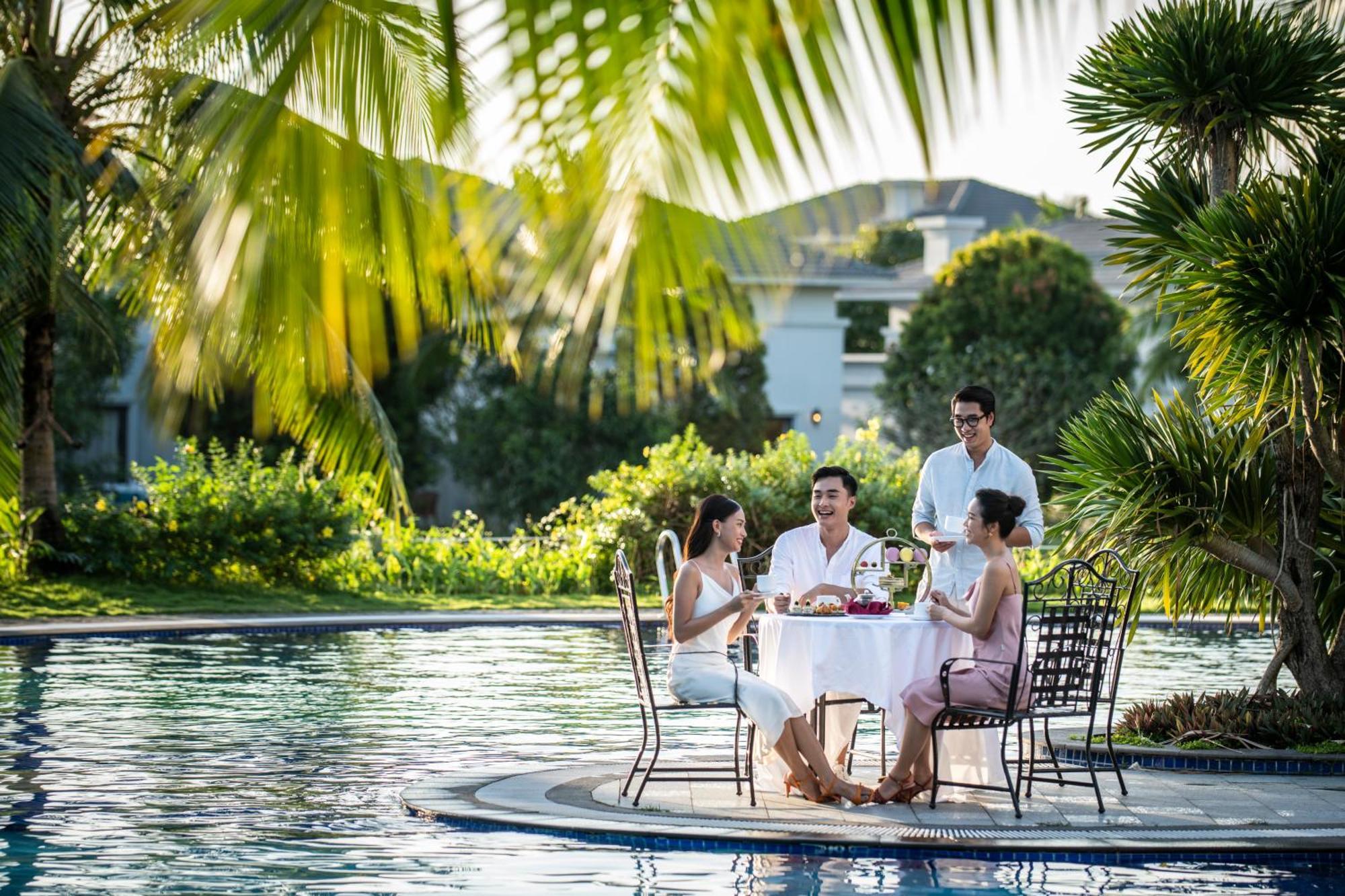 Vinpearl Wonderworld Phu Quoc Hotell Exteriör bild The pool at Vinpearl Hotel Nha Trang